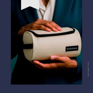 Por la compra de un perfume en la marca Banderas llévate, un bolso corporativo.