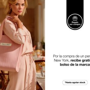 Por la compra de una fragancia New York en la marca Oscar De La Renta, recibe gratis un bolso.