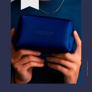 Por la compra de un perfume en la marca Carolina Herrera llévate, un Bad Boy Cobalt Elixir Toiletr Bag.